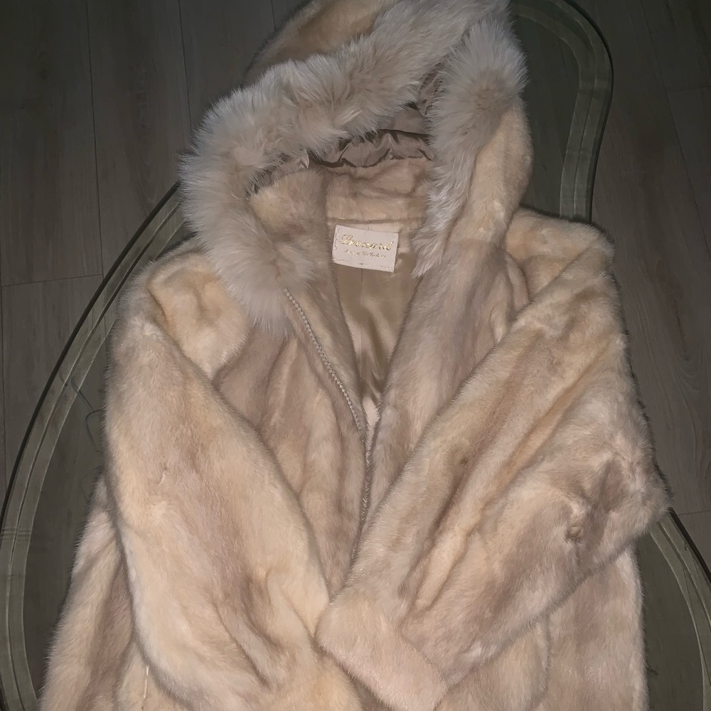 Montreal Mink Coat, Size M. Discounted bc zipper